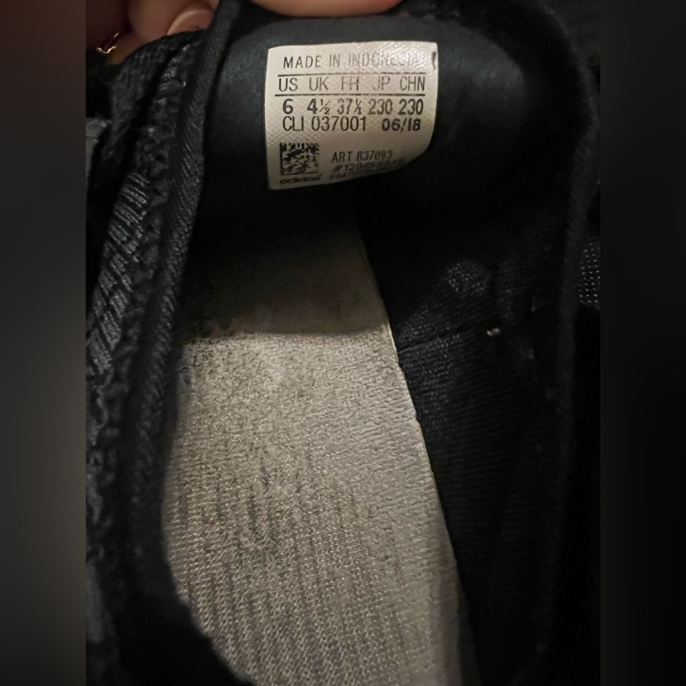 Adidas Black and Gray Patterned Sneakers - Picture 5 of 5